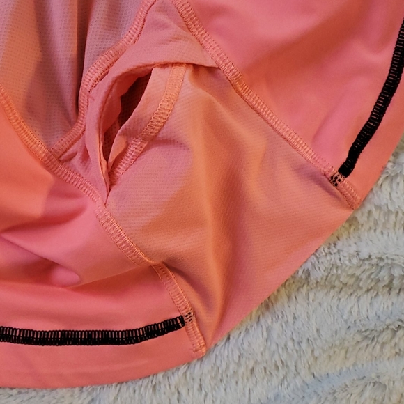 Lululemon Cardio Kick Yoga Tank 4 - Picture 4 of 7